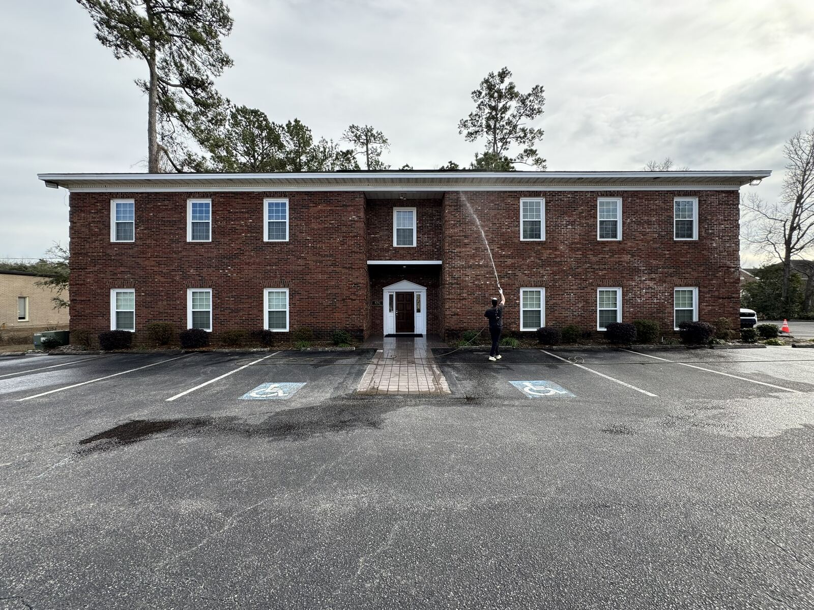 Office building exterior wash — TruShine commercial pressure washing
